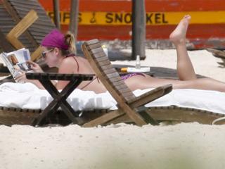 Ludwika Paleta feet photo thumbnail