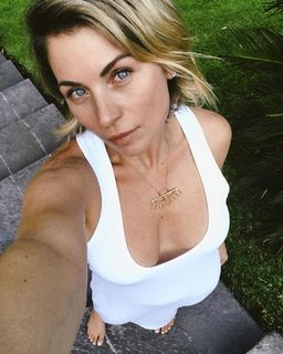 Ludwika Paleta feet photo thumbnail