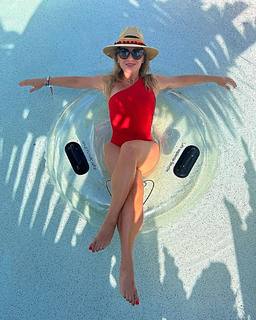 Ludwika Paleta feet photo thumbnail