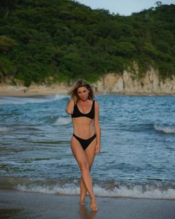 Ludwika Paleta feet photo thumbnail