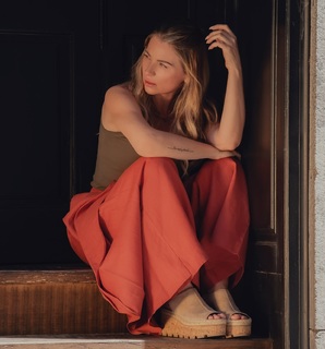 Ludwika Paleta feet photo thumbnail