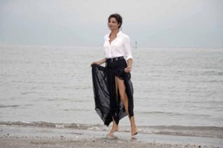 Luisa Ranieri feet photo thumbnail