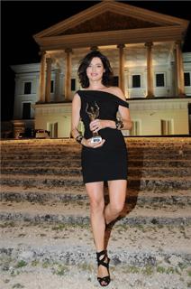 Luisa Ranieri feet photo thumbnail