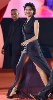 Luisa Ranieri feet photo thumbnail