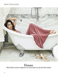 Luisa Ranieri feet photo thumbnail