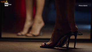 Luisa Ranieri feet photo thumbnail