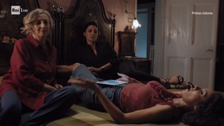 Luisa Ranieri feet photo thumbnail