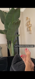Luisa Ranieri feet photo thumbnail