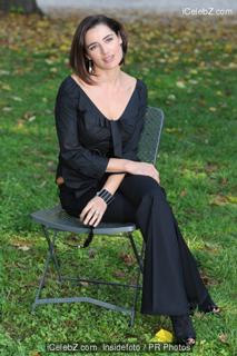 Luisa Ranieri feet photo thumbnail