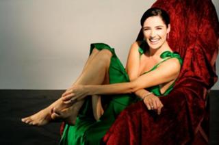 Luisa Ranieri feet photo thumbnail