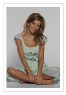 Luisana Lopilato feet photo thumbnail
