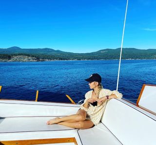 Luisana Lopilato feet photo thumbnail