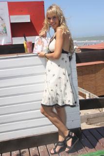 Luisana Lopilato feet photo thumbnail