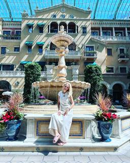 Luisana Lopilato feet photo thumbnail