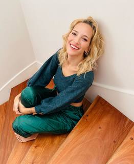 Luisana Lopilato feet photo thumbnail