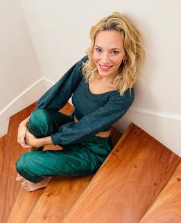 Luisana Lopilato feet photo thumbnail