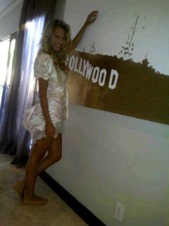 Luisana Lopilato feet photo thumbnail