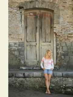 Luisana Lopilato feet photo thumbnail