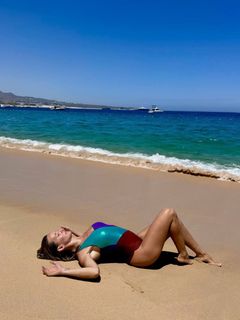 Luisana Lopilato feet photo thumbnail