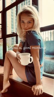 Luisana Lopilato feet photo thumbnail