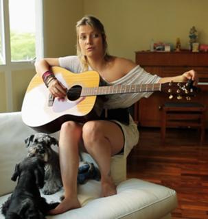 Luiza Possi feet photo thumbnail