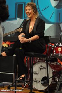 Luiza Possi feet photo thumbnail