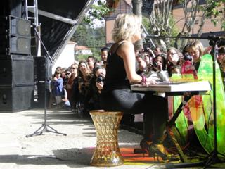 Luiza Possi feet photo thumbnail