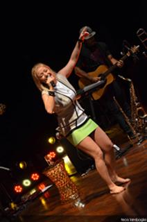 Luiza Possi feet photo thumbnail