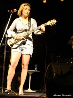 Luiza Possi feet photo thumbnail