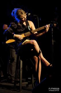 Luiza Possi feet photo thumbnail