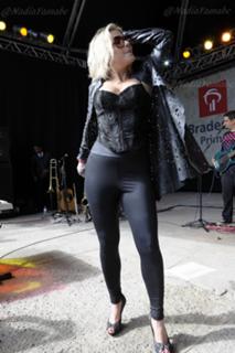 Luiza Possi feet photo thumbnail