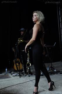 Luiza Possi feet photo thumbnail