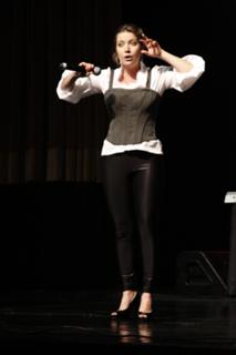 Luiza Possi feet photo thumbnail