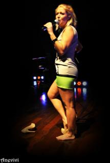 Luiza Possi feet photo thumbnail
