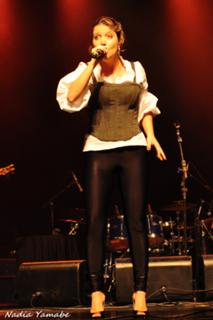 Luiza Possi feet photo thumbnail