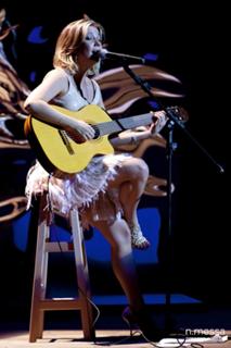 Luiza Possi feet photo thumbnail