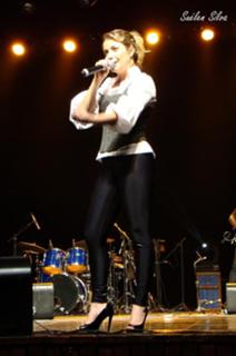 Luiza Possi feet photo thumbnail