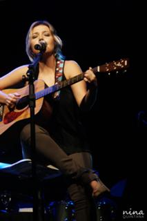 Luiza Possi feet photo thumbnail