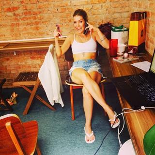 Luiza Possi feet photo thumbnail