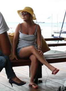 Luiza Possi feet photo thumbnail