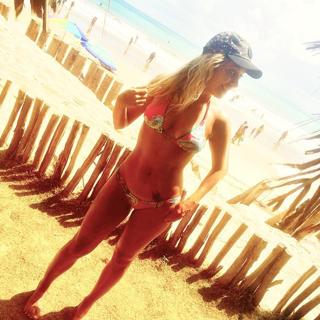 Luiza Possi feet photo thumbnail