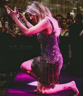 Luiza Possi feet photo thumbnail