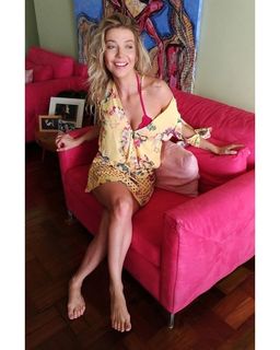 Luiza Possi feet photo thumbnail