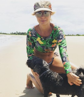 Luiza Possi feet photo thumbnail