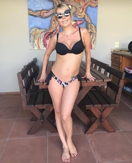 Luiza Possi feet photo thumbnail