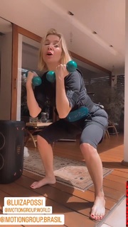 Luiza Possi feet photo thumbnail