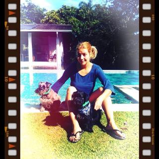 Luiza Possi feet photo thumbnail