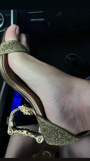 Luiza Possi feet photo thumbnail