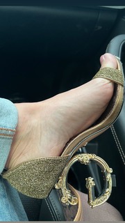 Luiza Possi feet photo thumbnail