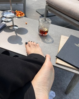Luiza Possi feet photo thumbnail